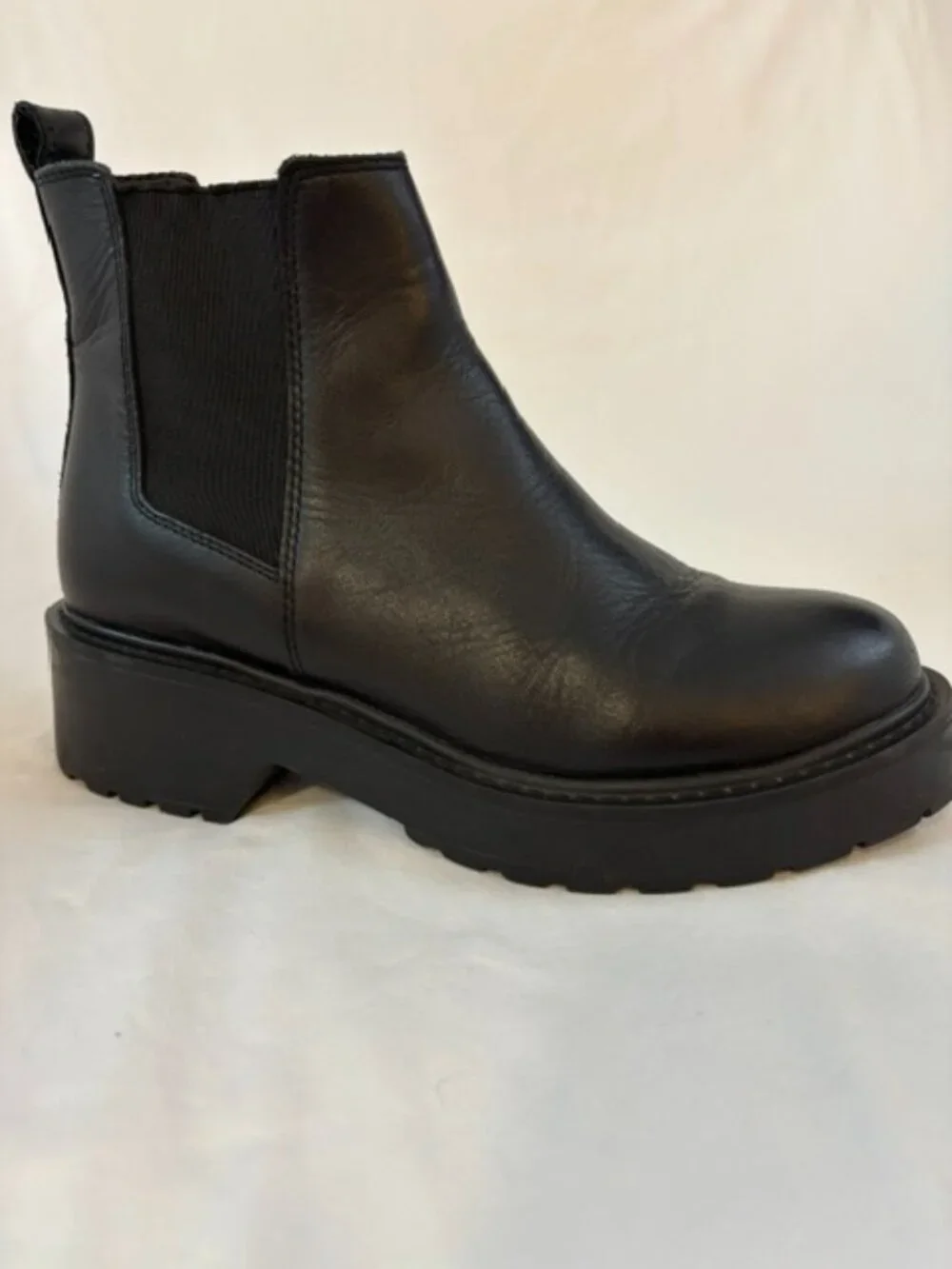 Steve Madden Tyclone Black Leather Lug Sole Chelsea Boot Women's Size 6M